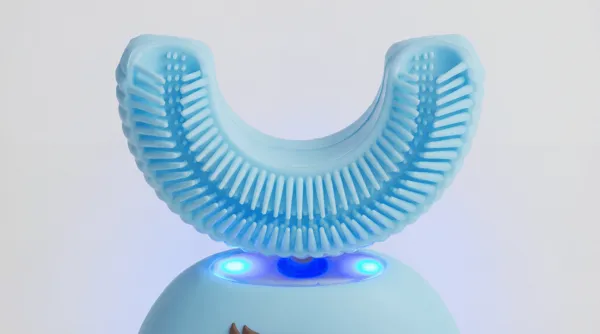 Close-up of the silicone U-shaped tip of the Dr.Tooti Hero toothbrush with LED lighting
